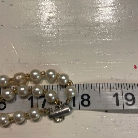 Vintage 1950s triple strand golden golden netted simulated white pearls necklace - Picture 11 of 14